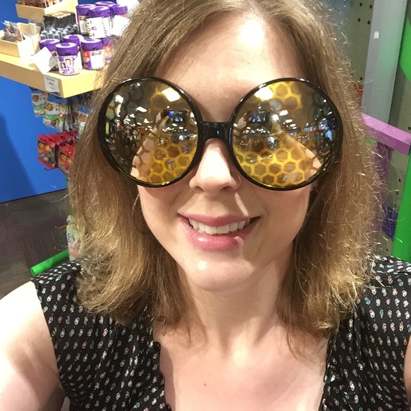 Meet your Posher, Tina - Picture 3 of 3